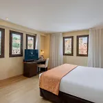 Hotel Eurostars Plaza Acueducto 4*