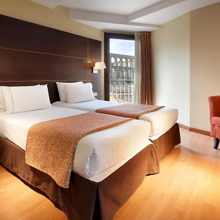 Eurostars Plaza Acueducto Готель