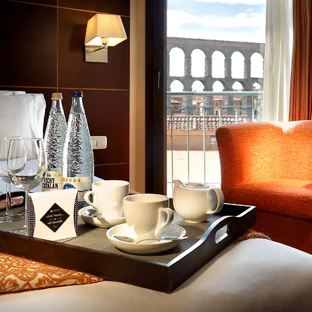 Eurostars Plaza Acueducto Сеговія