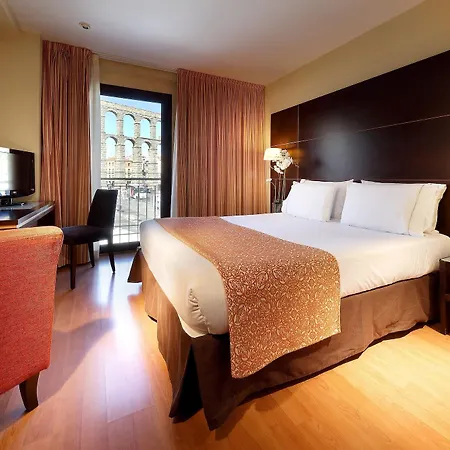 Eurostars Plaza Acueducto Готель Сеговія