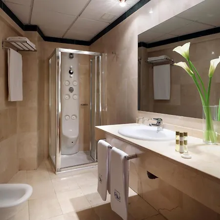 Eurostars Plaza Acueducto Готель