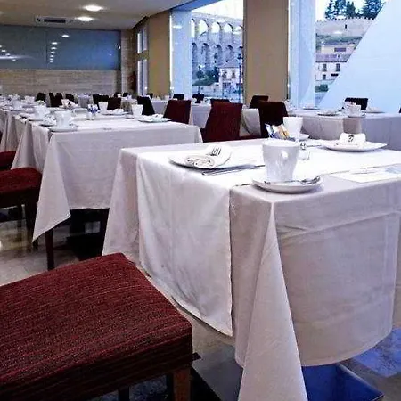 Eurostars Plaza Acueducto Готель