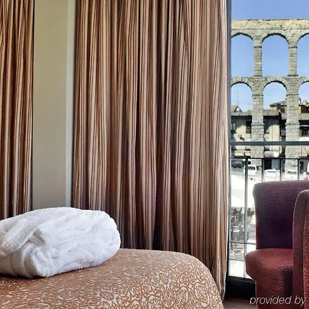 Eurostars Plaza Acueducto Сеговія
