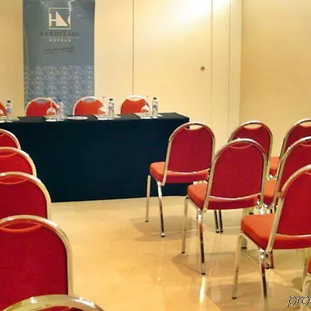 Готель Eurostars Plaza Acueducto