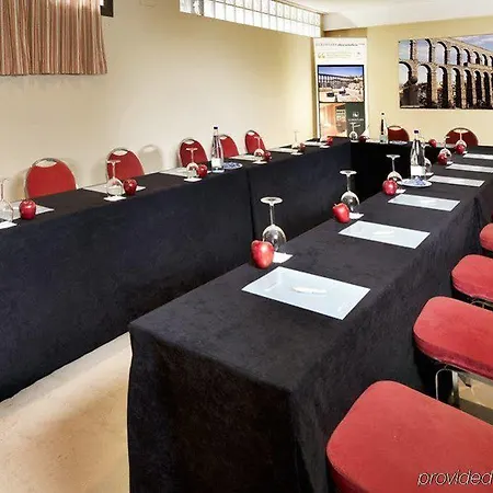 Готель Eurostars Plaza Acueducto Сеговія
