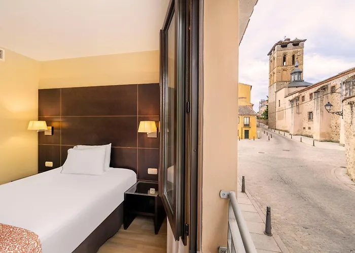 فندق Eurostars Plaza Acueducto