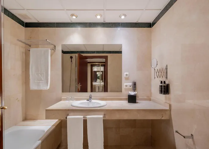 Eurostars Plaza Acueducto 4* شقوبية