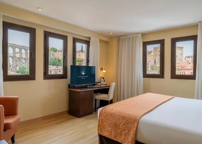 فندق Eurostars Plaza Acueducto 4*