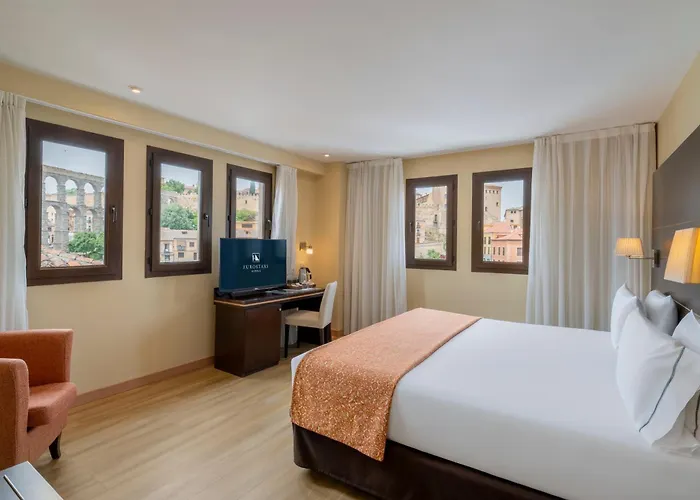 فندق Eurostars Plaza Acueducto 4*