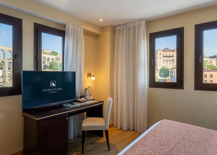 فندق Eurostars Plaza Acueducto 4*