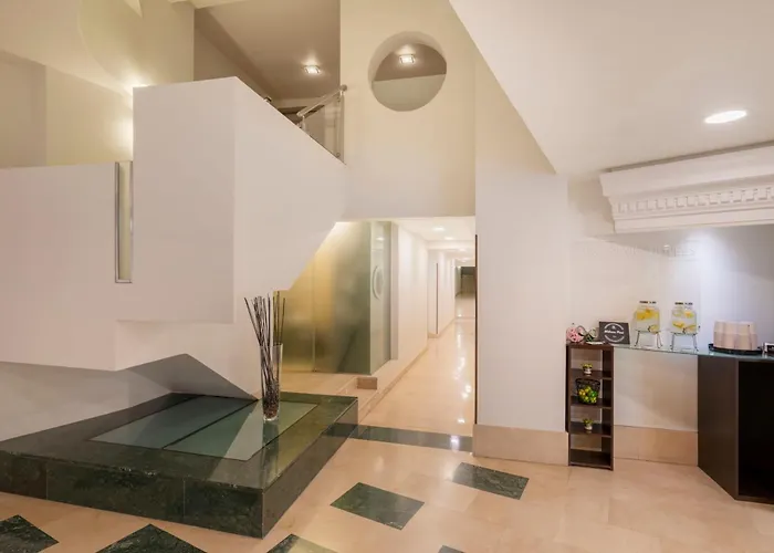 فندق Eurostars Plaza Acueducto