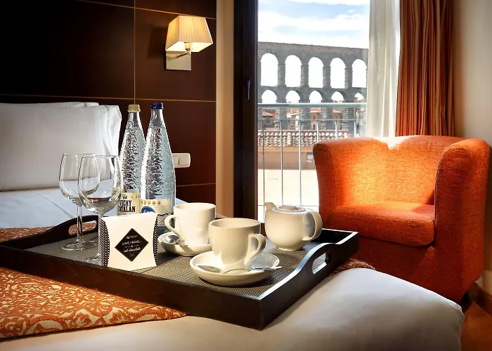 فندق Eurostars Plaza Acueducto 4*