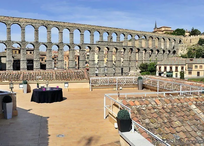 فندق Eurostars Plaza Acueducto 4*