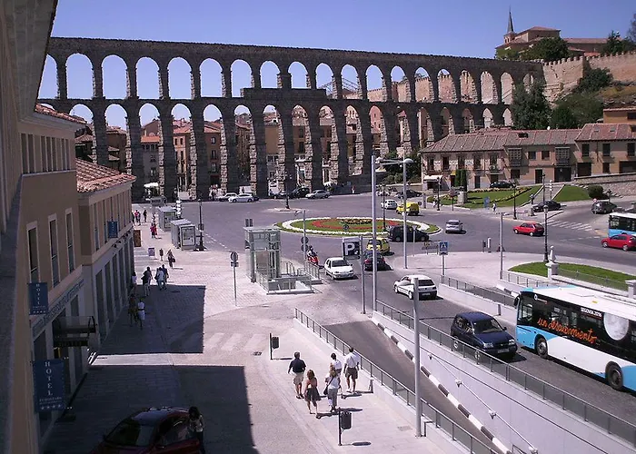 فندق Eurostars Plaza Acueducto 4*